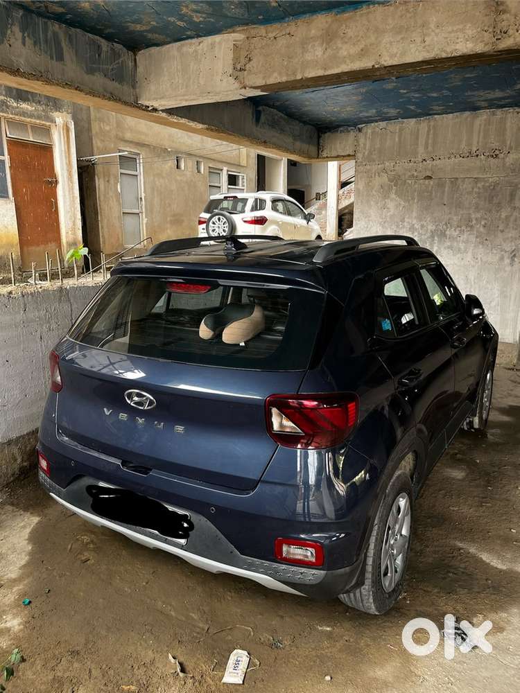 Hyundai Venue 2022 Petrol Well Maintained