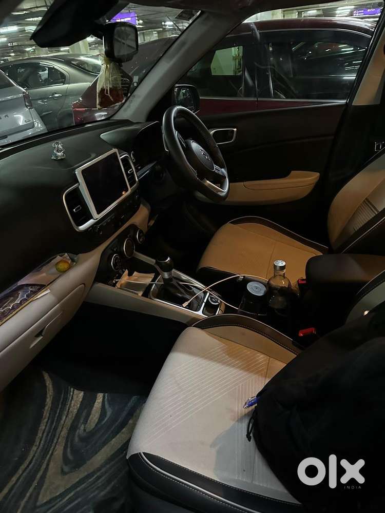 Hyundai Venue Petrol Automatic 2024
