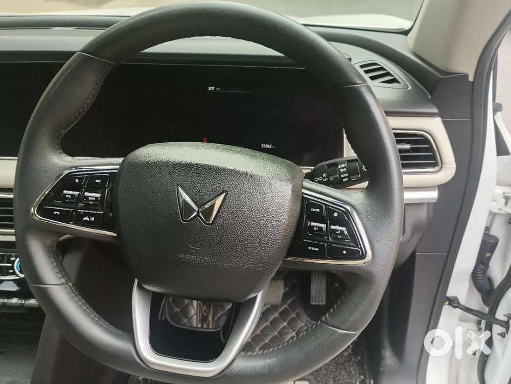 Mahindra Xuv700 2.2 Ax 7 Diesel Mt Luxury Pack Str, 2024, Diesel