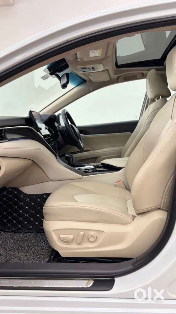 Toyota Camry Hybrid, 2022, Petrol