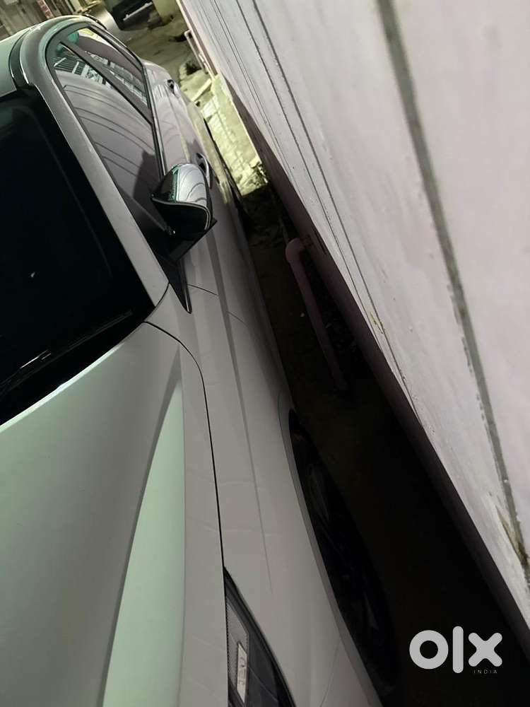 Top Model I20 With Sunroof N Bluelink Phone Start Feature With 24 Kmpl