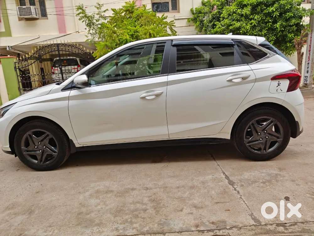 Hyundai I20 Sportz 2022 Diesel Manual With Complete Showroom Track.