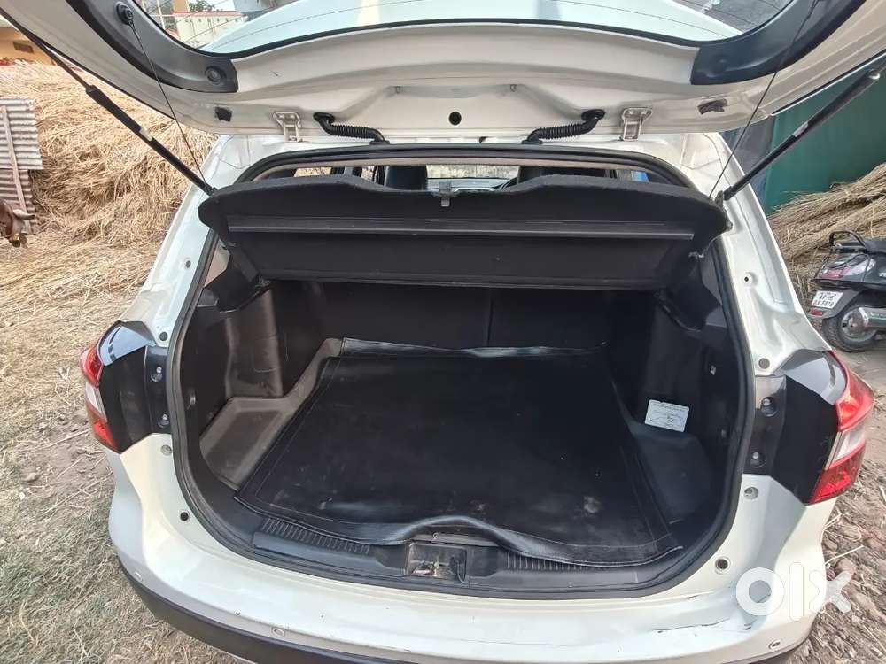 Maruti Suzuki S-cross Top And Model