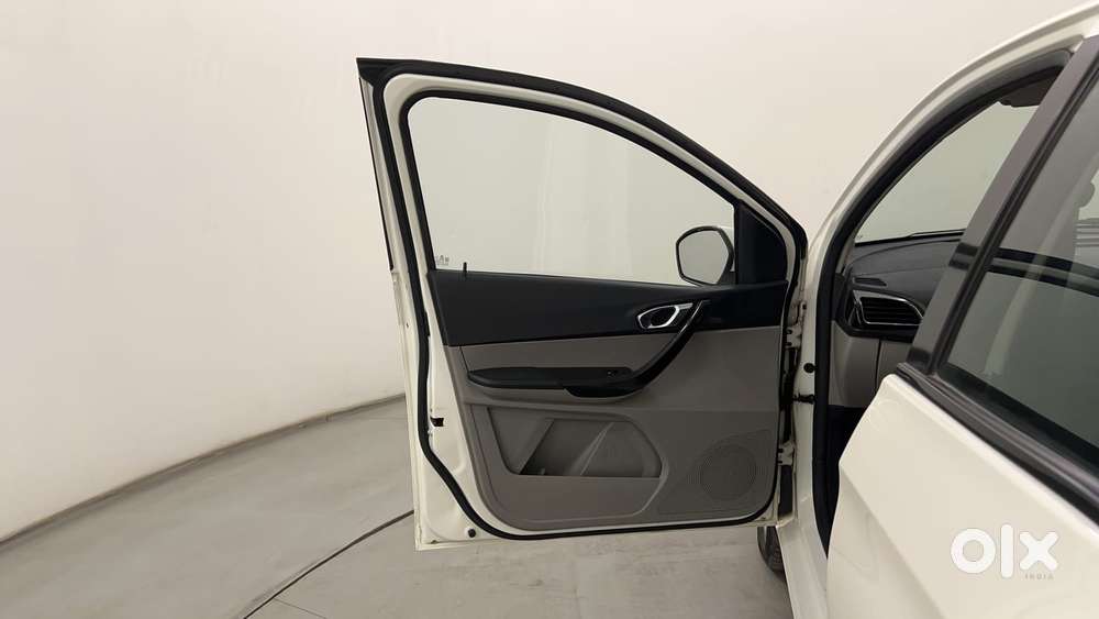 Tata Tiago Xza, 2017, Petrol