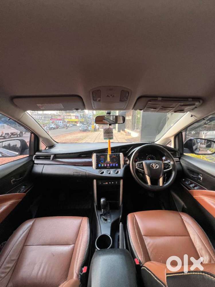 Toyota Innova Crysta 2.8 Gx At 8 Seater, 2017, Diesel