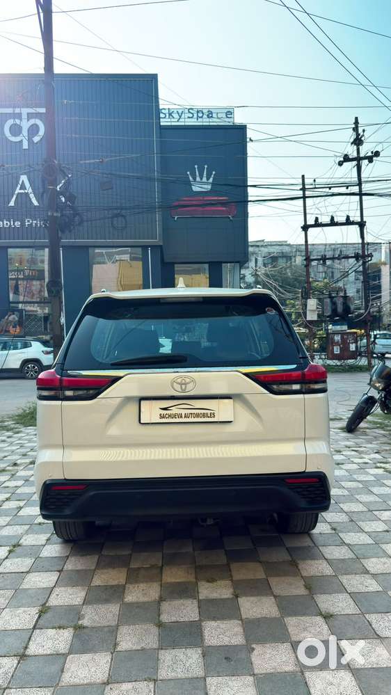 Toyota Innova Hycross 2.0 Vx Hybrid 8 Str, 2023, Petrol