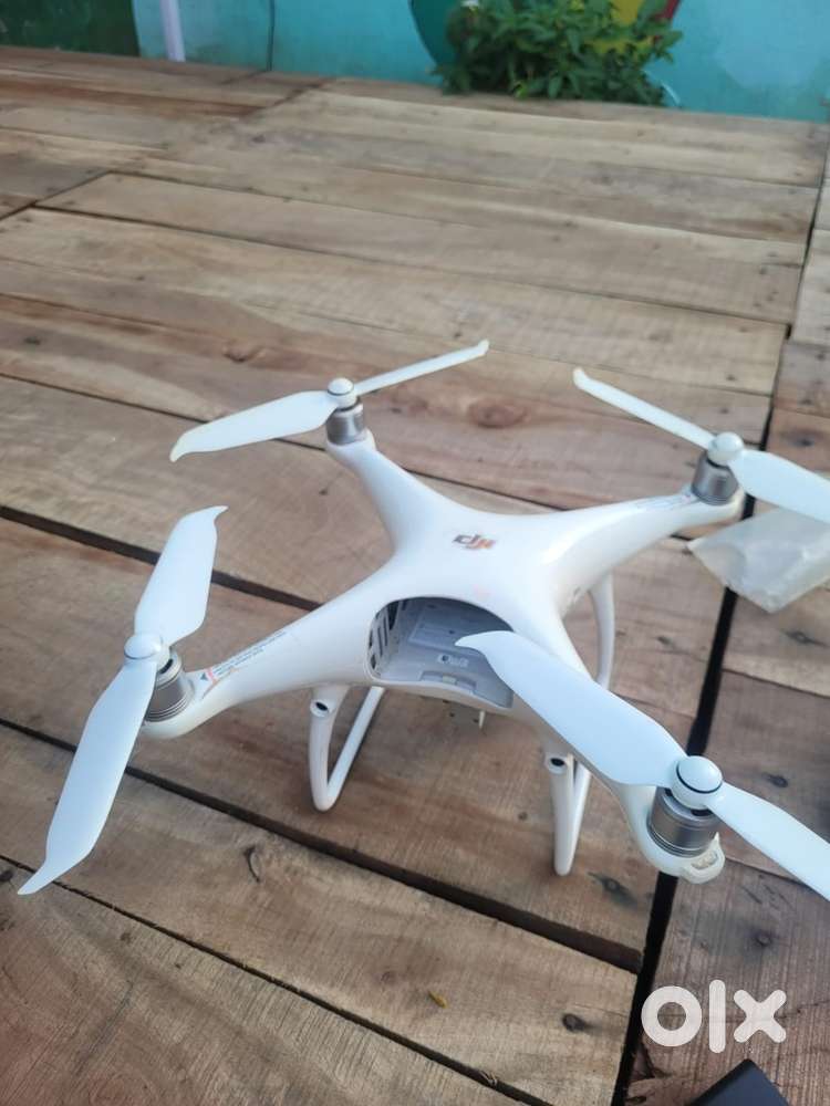 DJI Phantom 4 (4K Camera) - Excellent Condition & Ready to Fly