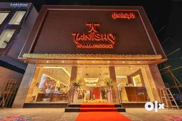 Tanishq showroom alambagh store