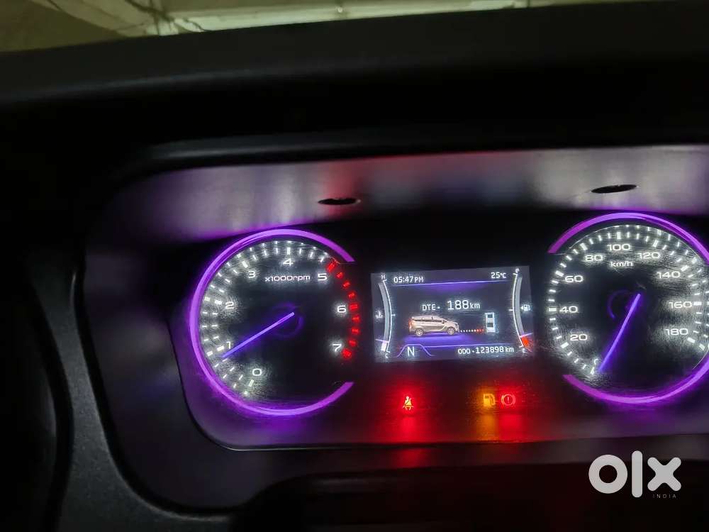 Mahindra Marazzo  M8 2018