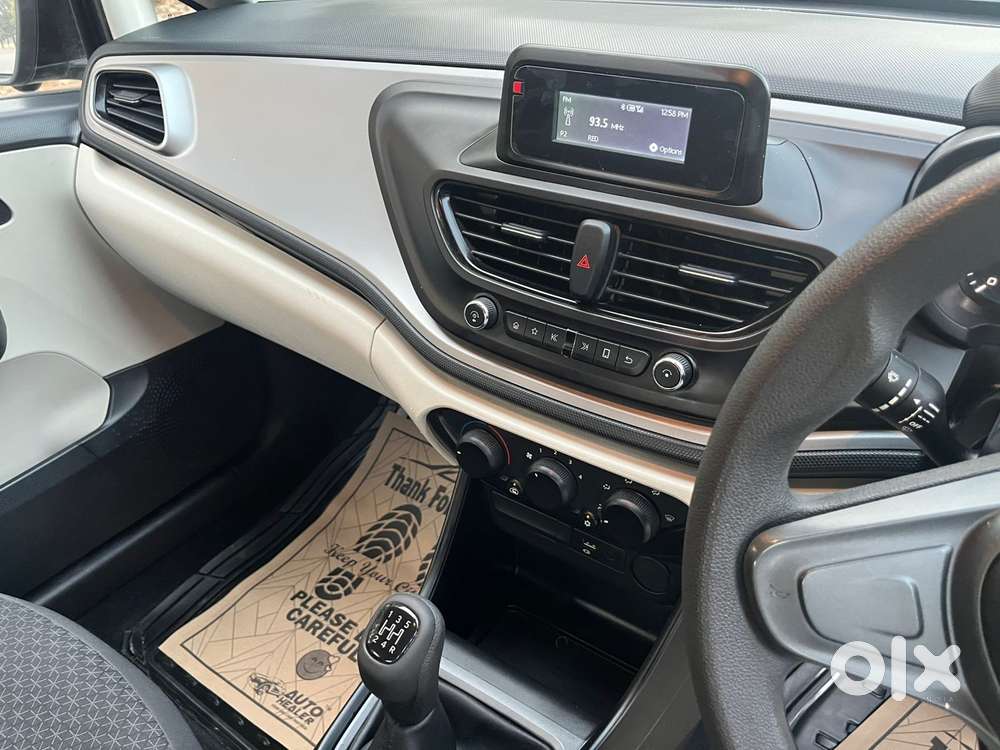 Tata Altroz 1.2 Xe, 2021, Petrol