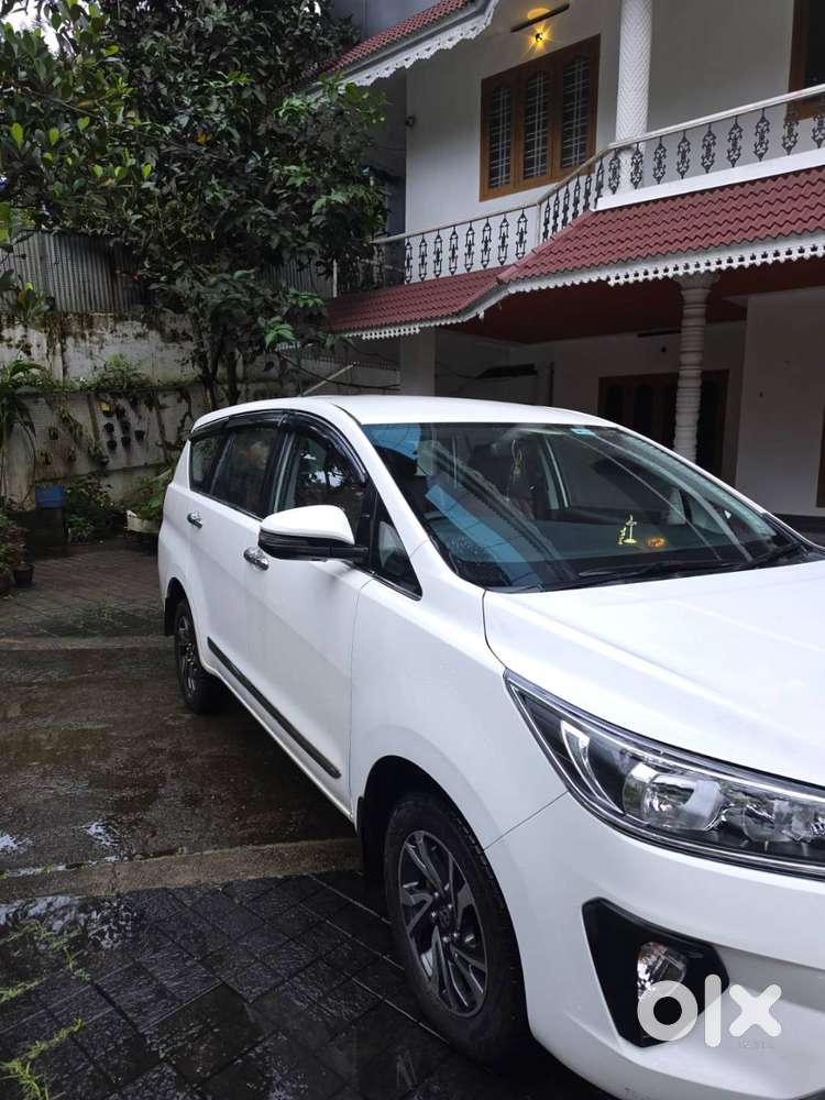 Toyota Innova Crysta 2.4g (at) 2022 Diesel