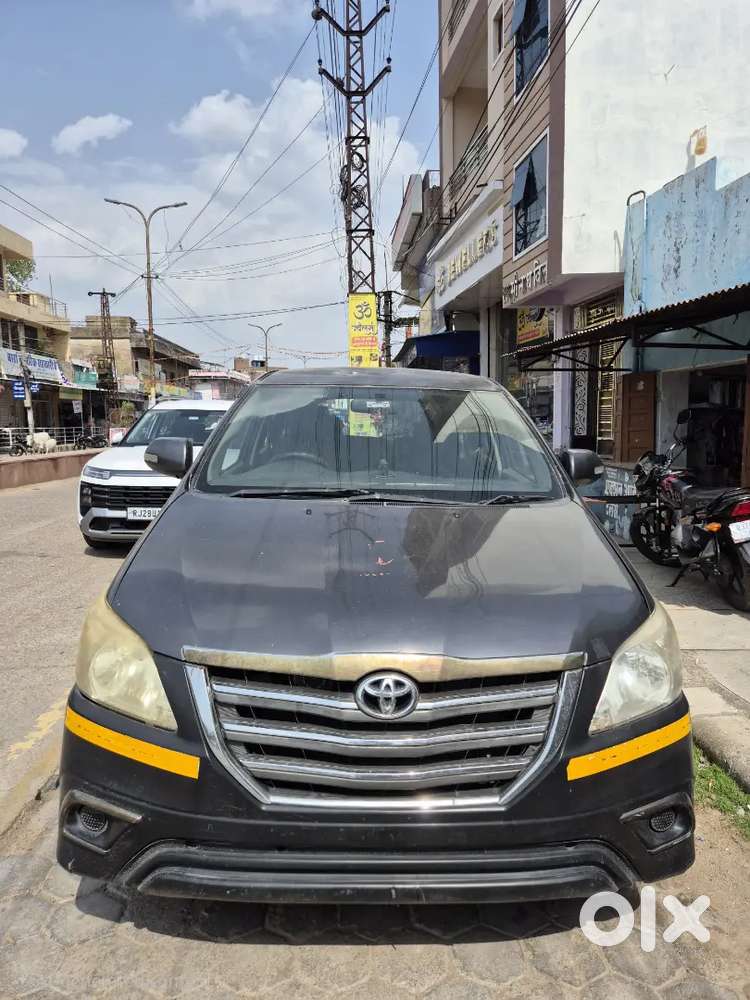 Toyota Innova 2015 Diesel 236171 Km Driven , Good Condition
