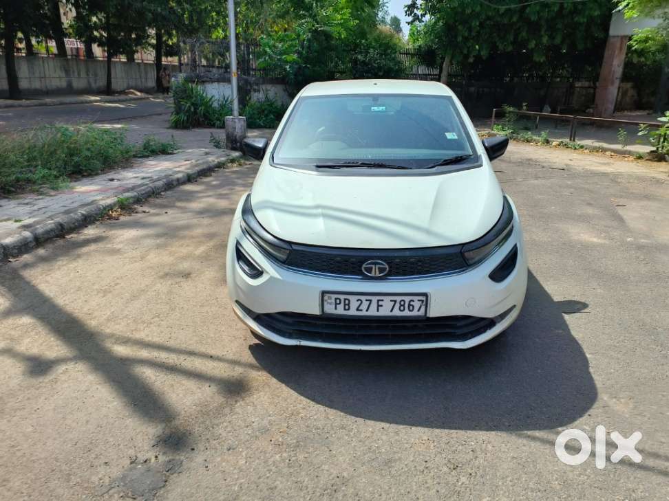 Tata Altroz 1.2 Xe, 2020, Petrol