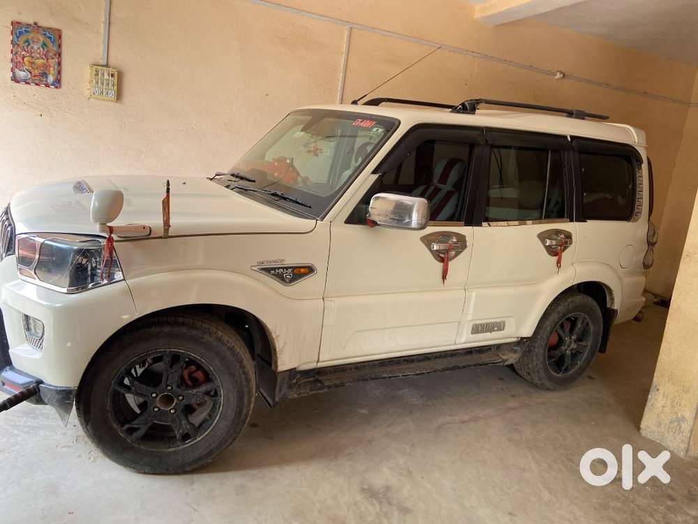 Mahindra Scorpio S10, 2015 Model