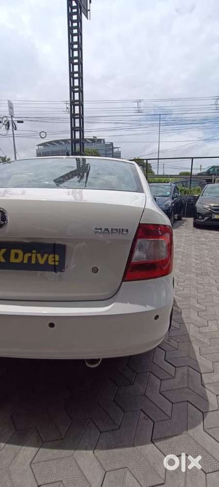 Skoda Rapid 2013-2016 1.6 Mpi Ambition With Alloy Wheel, 2015, Petro..