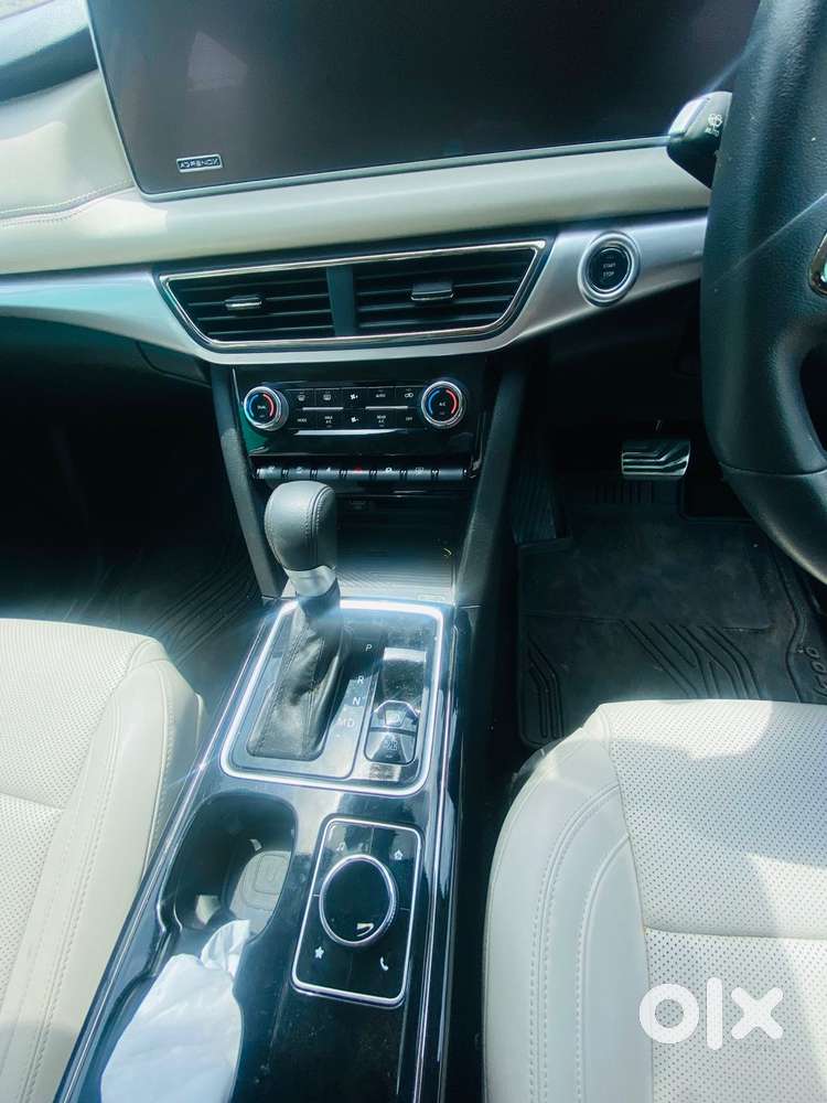 Mahindra Xuv700 2.0 Ax 7 Petrol At Luxury Pack Str, 2024, Petrol