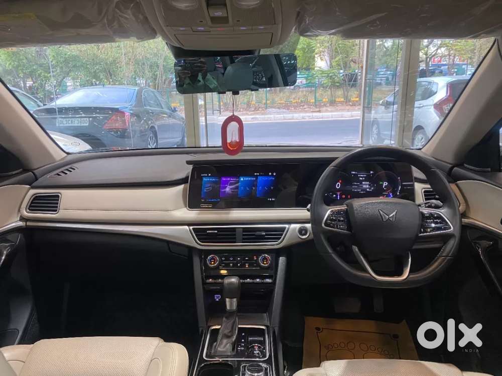 Mahindra Xuv700 2.2 Ax 7 Diesel At Luxury Pack Str Awd, 2023, Diesel