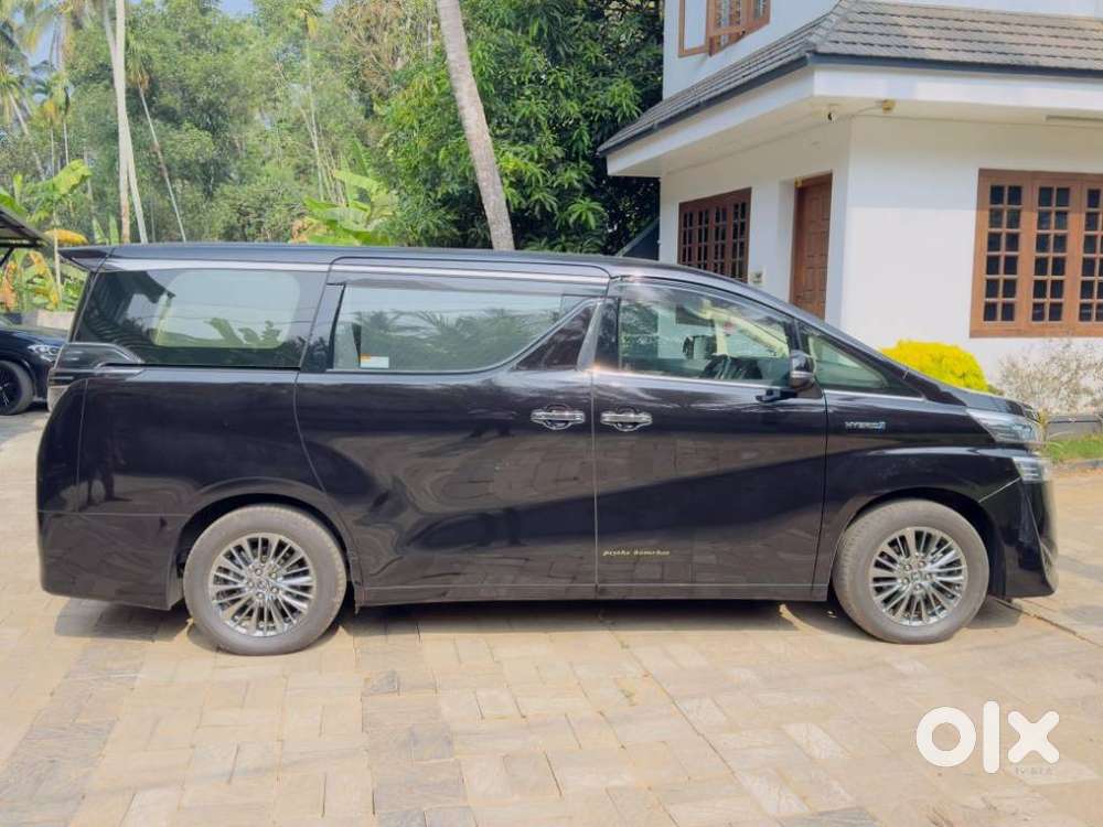 Toyota Vellfire 2.5 Hybrid, 2022, Petrol
