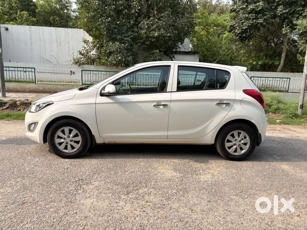 Hyundai I20 1.2 Asta 2013 September Model Top Variant Lady Driven Car.