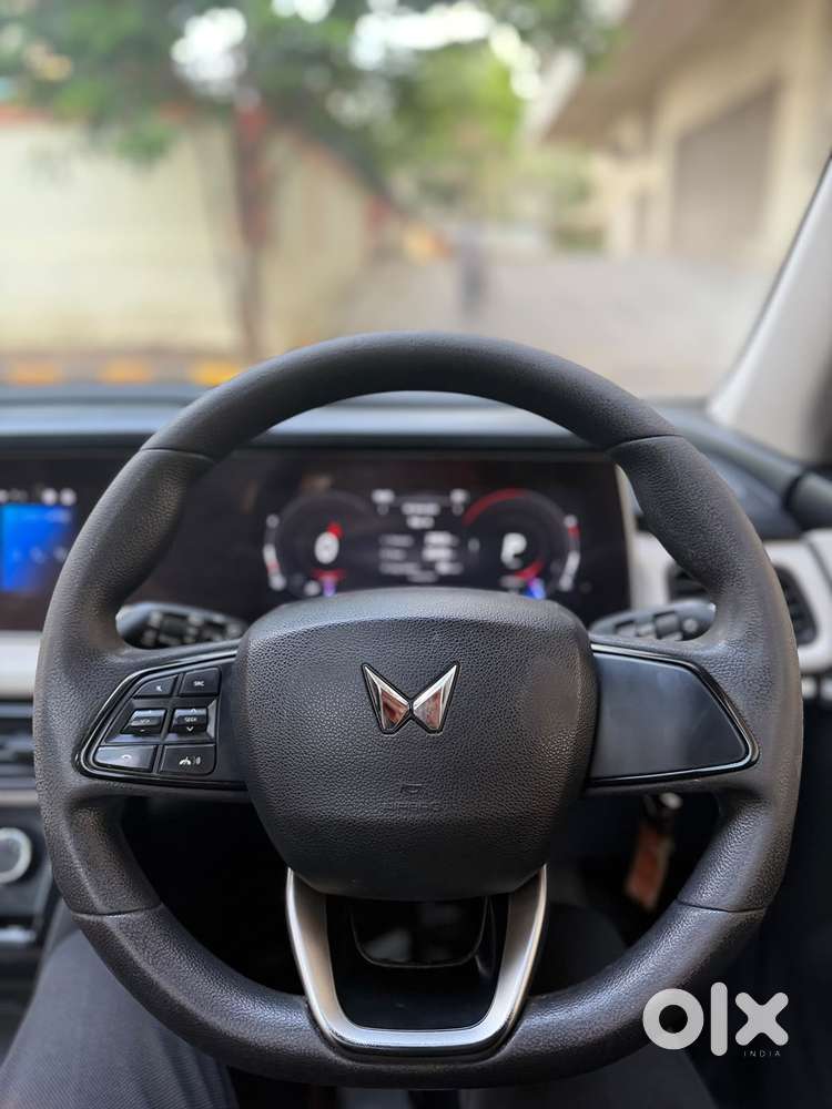 Mahindra Xuv700 2.2 Ax 7 Diesel At Str, 2023, Diesel