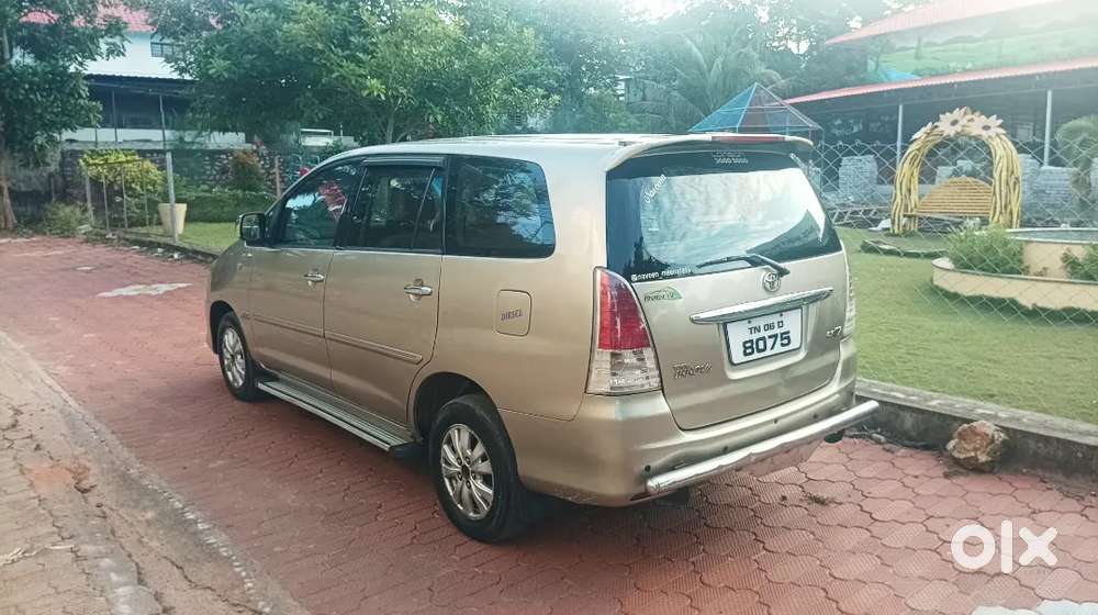 Toyota Innova 2.5 V Diesel 2011 Car For Sale