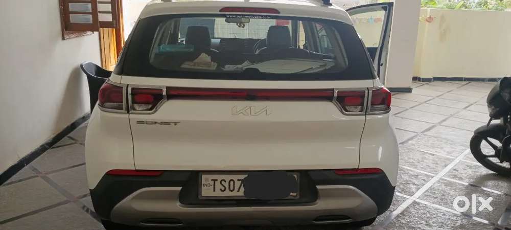 Kia Sonet 2021 Petrol 30000km Driven