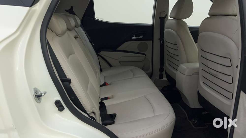 Mahindra Xuv300 W8 (o) 1.5 Diesel Amt, 2022, Diesel