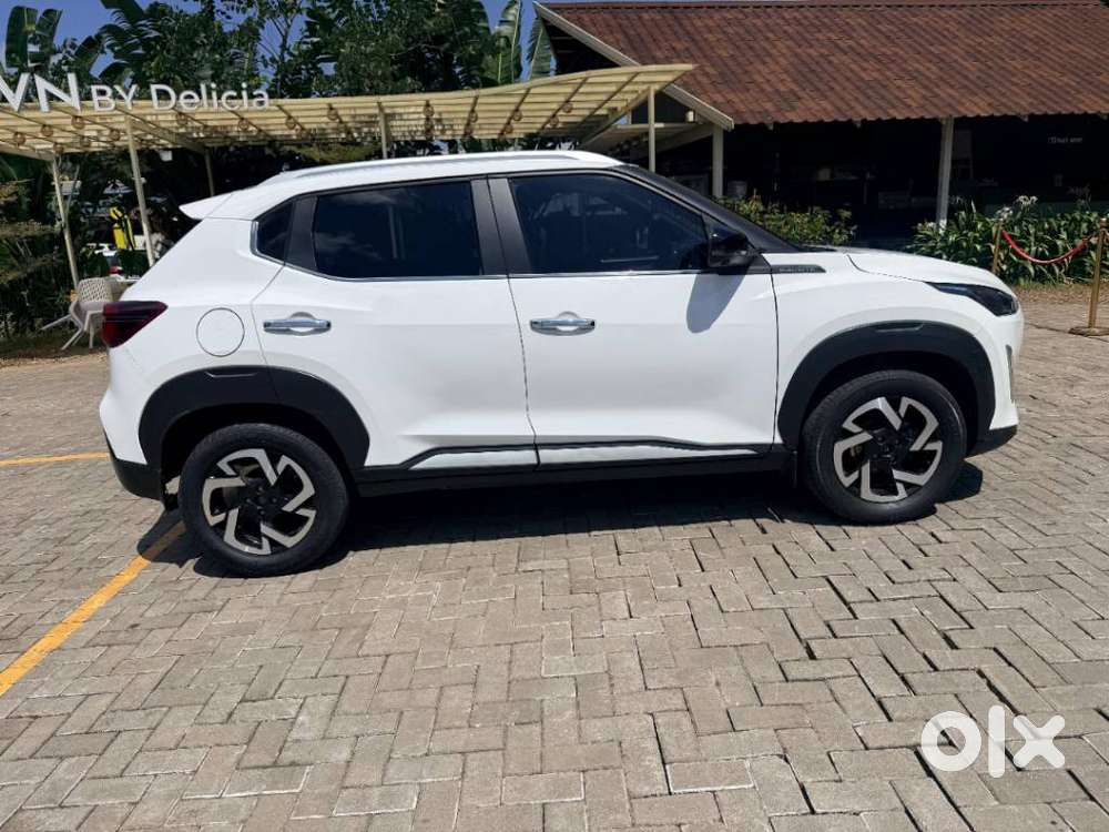 Nissan Magnite 1.0 Xv Premium, 2022, Petrol