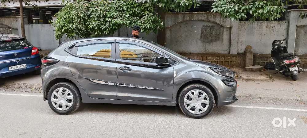 Tata Altroz Xm+ Petrol Manual | 24,500 Km | Excellent Condition | Sing