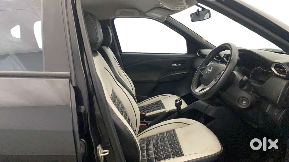 Nissan Magnite Kuro Edition 1.0 Petrol Mt, 2025, Petrol