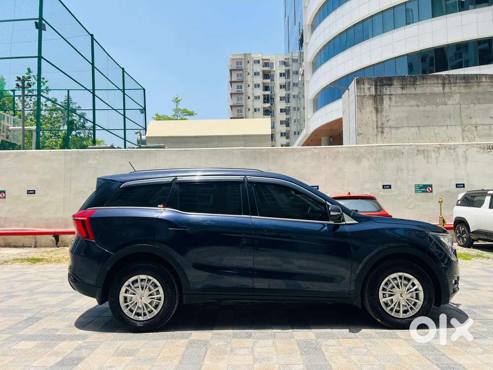 Mahindra Xuv700 Mx Petrol Mt 5 Str (e), 2022, Petrol