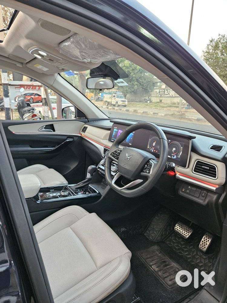 Mahindra Xuv700 2.0 Ax 7 Petrol At Luxury Pack Str, 2023, Petrol