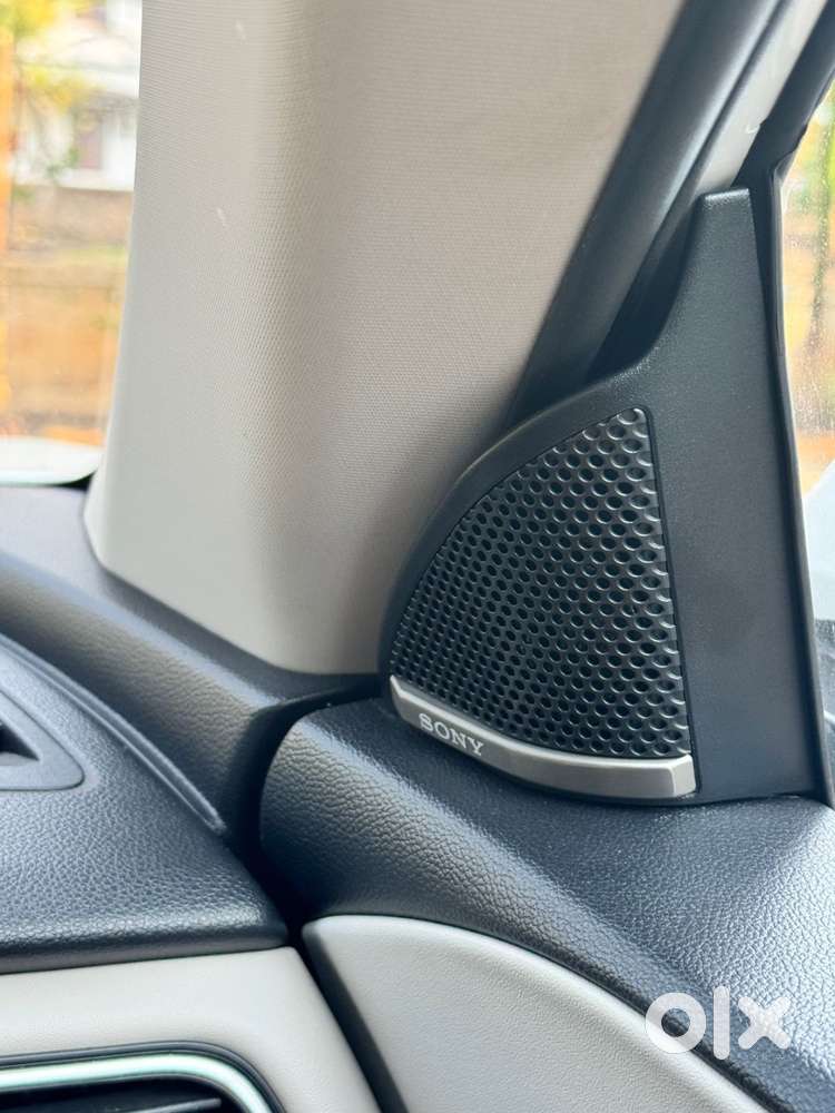 Pristine Xuv700 Ax7 Luxury Pack Petrol At  Dec 2022  Single Owner