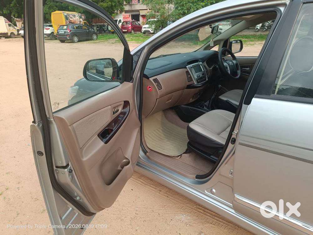 Toyota Innova 2.5 Vx 8 Str Bs-iii, 2015, Diesel