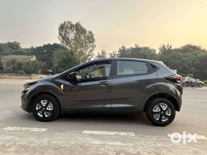 Tata Altroz 1.2 Xe, 2021, Petrol