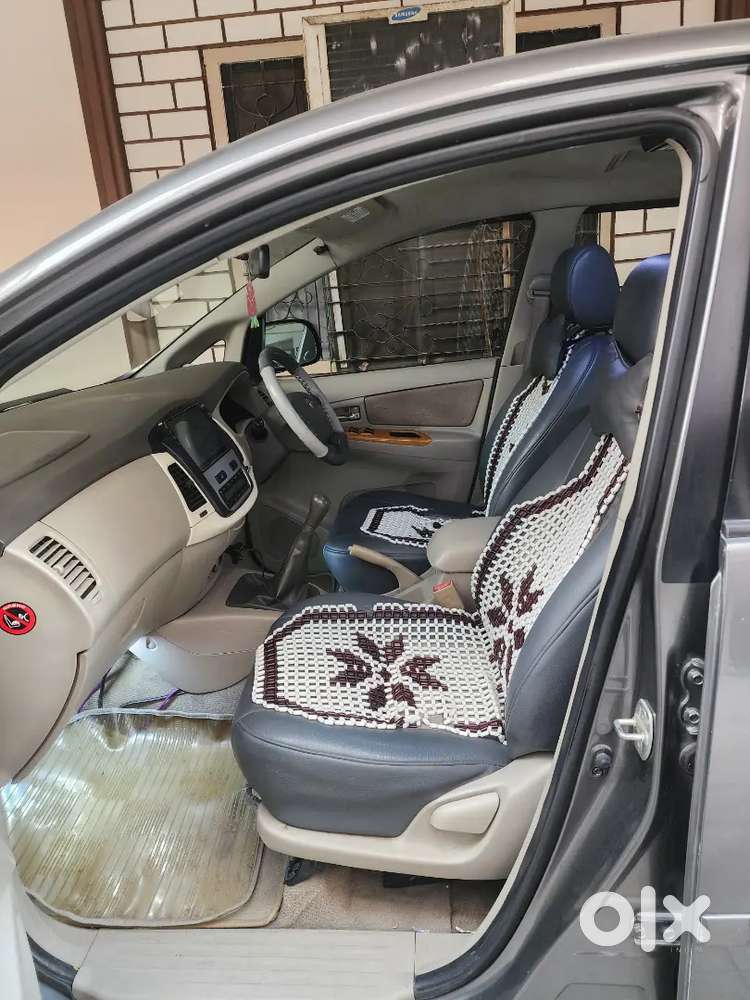 Toyota Innova 2011