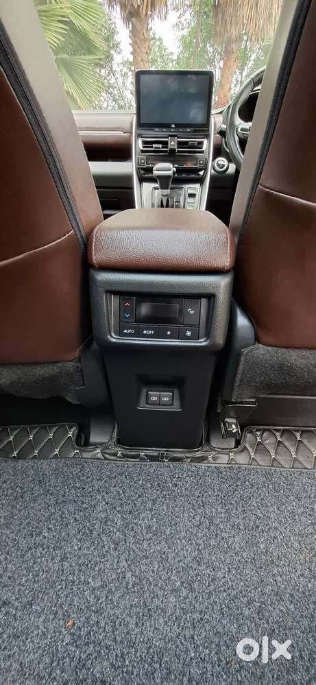 Toyota Innova Hycross 2.0 Zx Hybrid 7 Str, 2024, Petrol