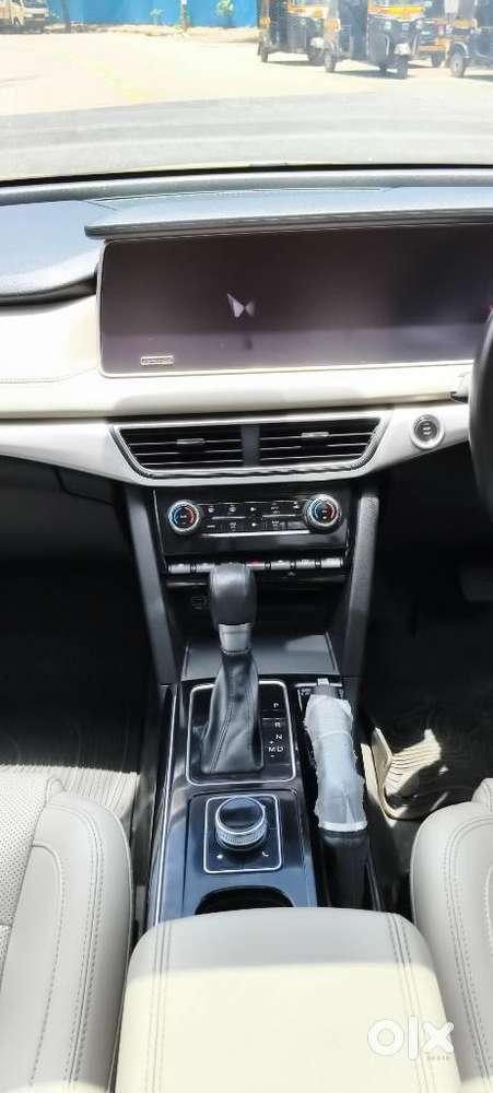 Mahindra Xuv700 2.2 Ax 7 Diesel At Str, 2022, Diesel