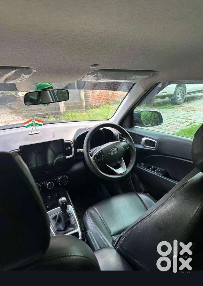 Hyundai Venue 2021 Petrol Well Maintained Only 40,000 Km Driven