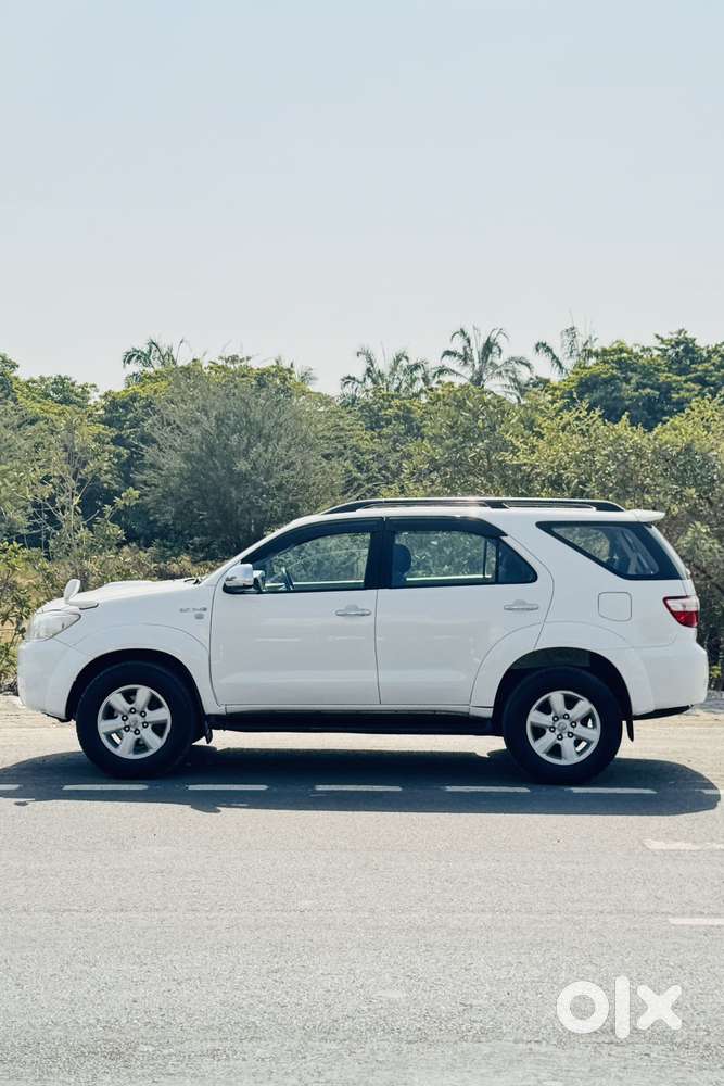 Toyota Fortuner 4x2 Mt 2.8 Diesel, 2011, Diesel