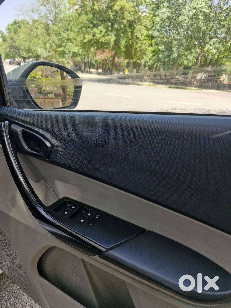 Tata Tiago 1.2 Revotron Xt Option, 2017, Petrol