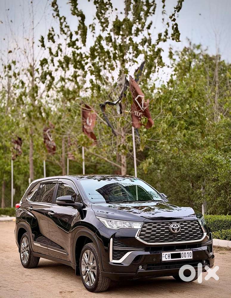 Toyota Innova Hycross, 2025