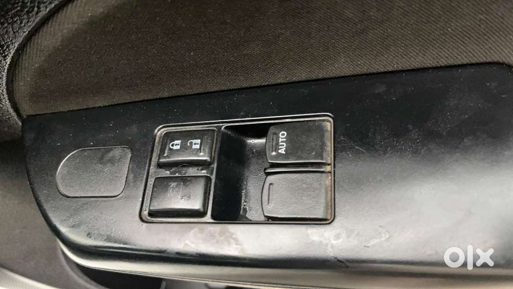 Maruti Suzuki Swift 1.2 Lxi (o), 2017, Petrol