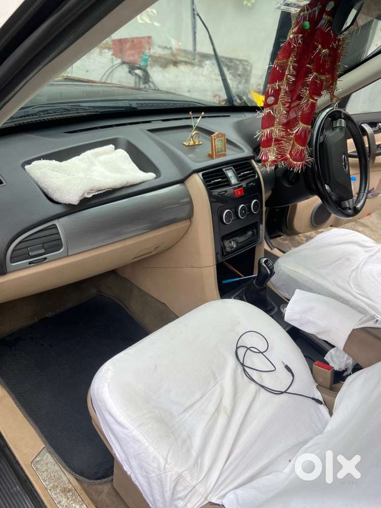 Tata Safari Storme 2015