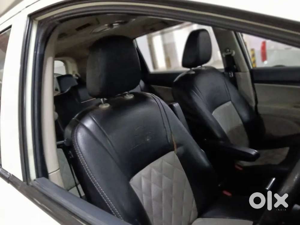 Mahindra 8 Seater Car