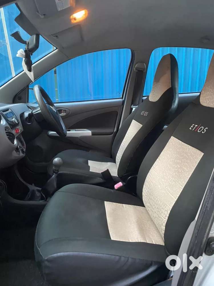 Toyota Etios 1.5 V, 2012, Petrol