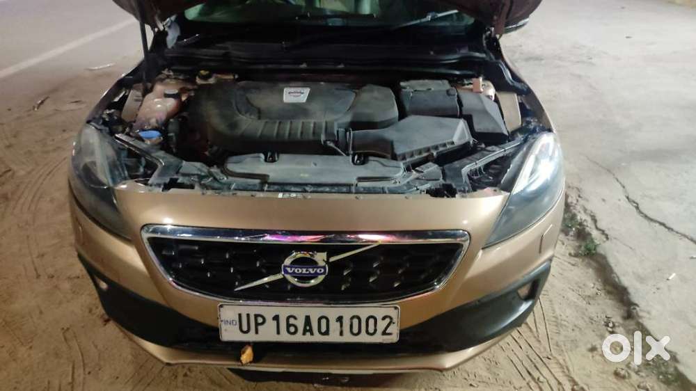 Volvo V40 Cross Country 2013 Diesel Well Maintained