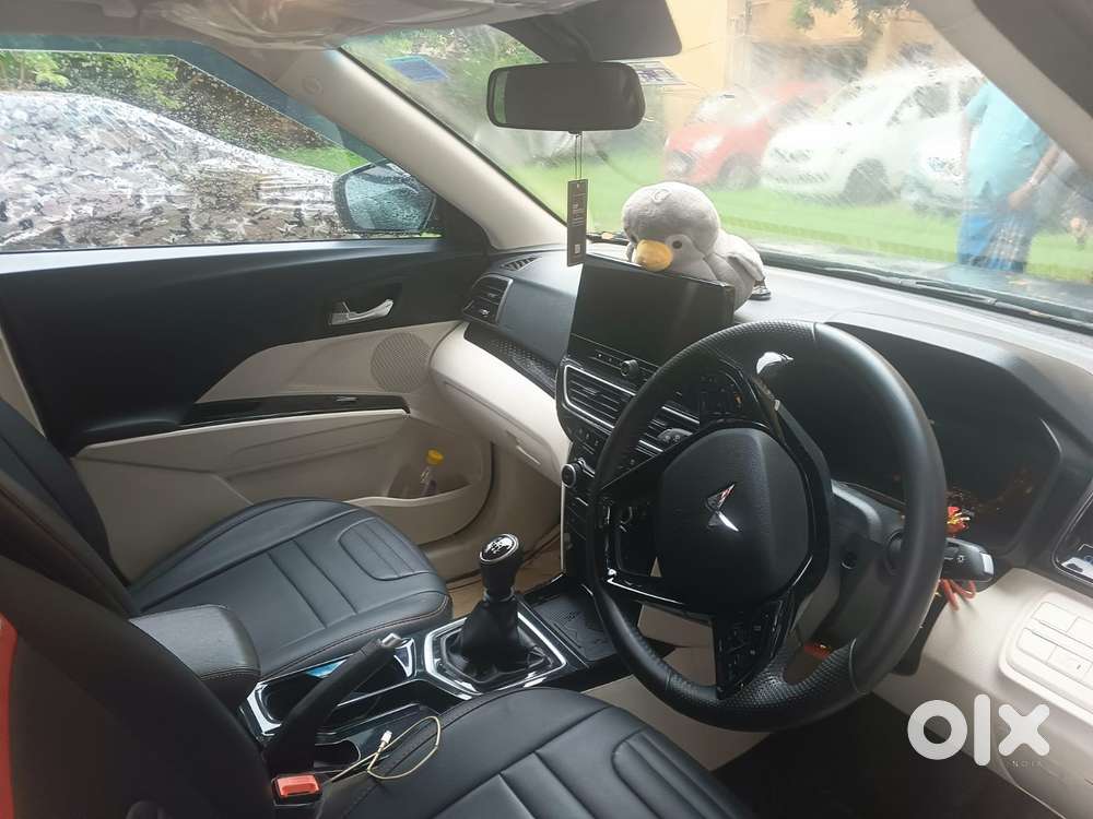 Mahindra Xuv 3xo Ax5 Pm Mt, 2024, Petrol
