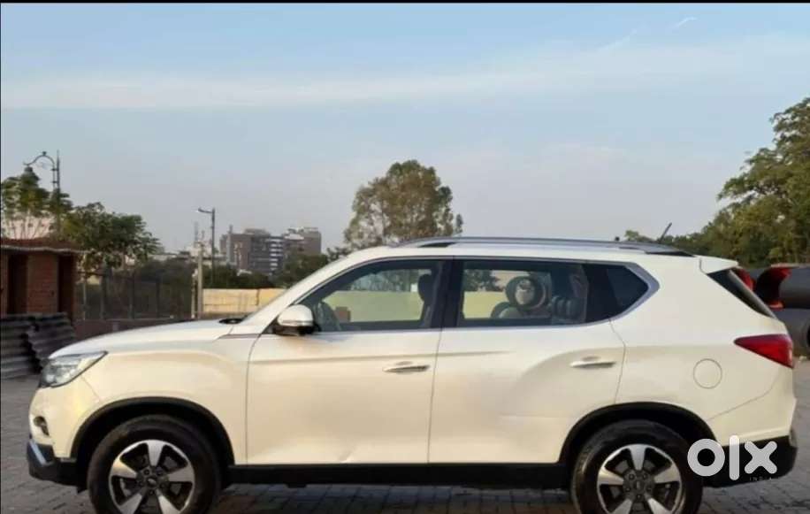 Mahindra Alturas G4 4wd At, 2018, Diesel