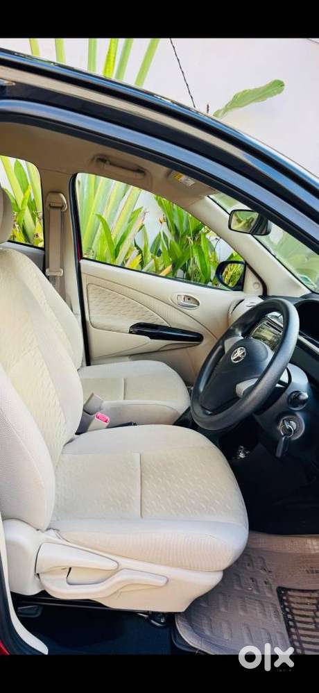 Toyota Etios Liva V Dual Tone, 2019, Petrol